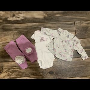 Newborn baby outfit set with mittens